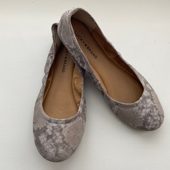 Lucky Brand Emmie Flat in Grout - Picture 3 of 9